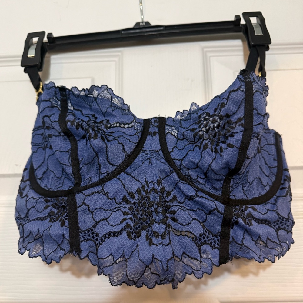 Elegant & Sexy Aerie Lace Underwire Bralette in Blue and Black